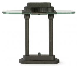 Lote 1362: Lámpara de mesa de Robert Sonneman para George Kovacs, años 80
Con dos columnas, base y remate de metal negro mate