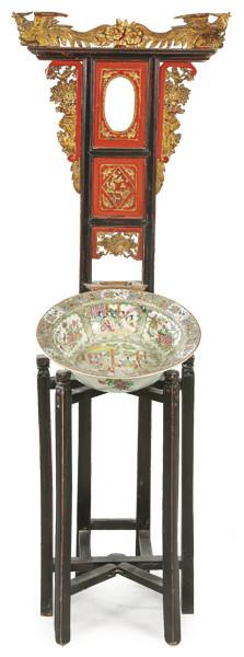 Lote 1375
Lavabo chino de madera con jofaina de porcelana de Cantón