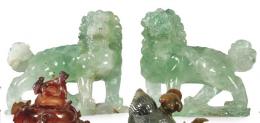 1388   -  Lote 1388
Pareja de leones de Foo tallados en jade verde. China, S. XX.