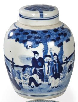 Lote 1409: Pequeño tibor de porcelana china de Compañía de Indias, azul y blanco, Dinastía Qing, época de Kangxi (1654-1722).