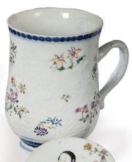 1444   -  Lote 1444: Taza de porcelana china de Compañia de Indias Familia Rosa, época de Qianlong (1736-95), Dinastía Qing