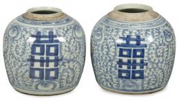 Lote 1445: Pareja de botes de jengibre de porcelana china azul y blanco, Dinastía Qing S. XIX