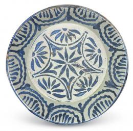 Lote 1501: Fuente en cerámica esmaltada en azul cobalto de fajalauza.
Granada, S. XX