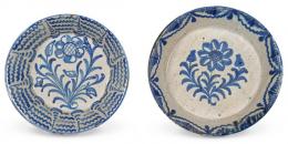 Lote 1502: Dos fuentes en cerámica esmaltada en azul cobalto de fajalauza.
Granada, S. XIX-XX