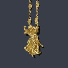 Lote 2193: DALÍ
Colgante en forma de escultura con figura Carmen 'La Crotalos' realizada en oro amarillo de 18K.
