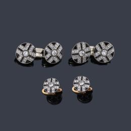 Lote 2243: Gemelos y dos botones 'Art Decó' con diseño circular enriquecido con diamantes talla antigua y zafiros calibrados. Años '20.
