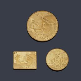 Lote 2570: 3 Monedas 20 años del Euro frances en oro de 24 k con estuche y documentación.