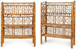 Lote 1007: Pareja de librerias victorianas en madera de bambú, y tres baldas de ratán de influencia orientalista. Inglaterra, finales S. XIX