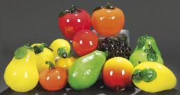 Lote 1022: Juego de 14 frutas en vidrio de Murano. Italia, S. XX