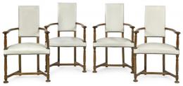 Lote 1033: Conjunto de 4 sillas siguiendo modelos ingleses en madera de nogal, con patas torneadas unidas por chambranas en X y tapiceria de corpiel blanca. Siglo XX