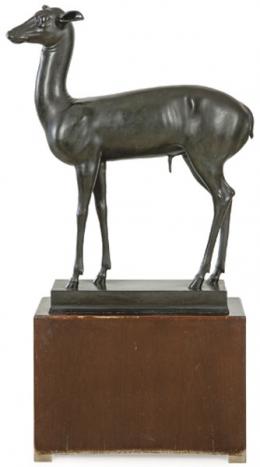 Lote 1054: Fundición Chiurazzi, Nápoles (1895-1939)
"Gamo" en bronce con pátina de cobre.