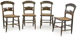 Lote 1061: Conjunto de cuatros sillas "Hitchcock", llamadas así en honor a Lambert Hitchcock (1795–1852), el inventor americano que inició esta moda