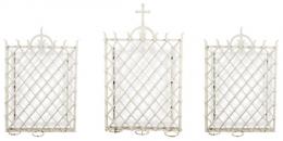Lote 1081: Tres rejas para ventana, conventuales de hierro forjado y pintado en blanco, España S. XIX.