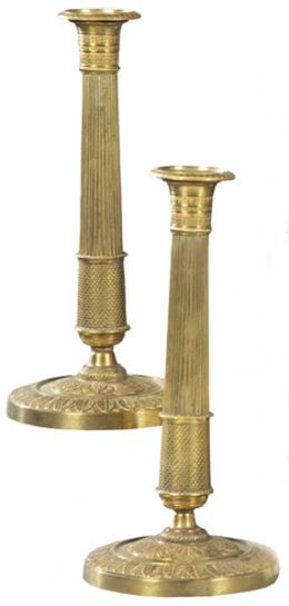 Lote 1092: Pareja de candeleros de bronce dorado, Carlos X, Francia pp. S. XIX.