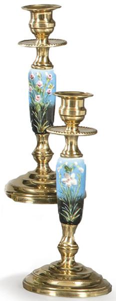 Lote 1095: Pareja de candeleros franceses de bronce dorado y porcelana esmaltada S. XIX.