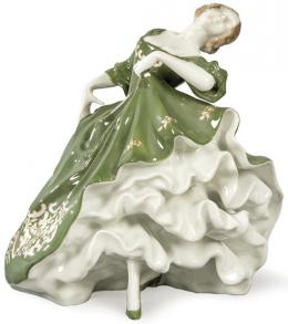 Lote 1097: Bailarina Art Decó en porcelana vidriada, verde y blanca con detalles en dorado, diseño de Erna Von Langenmantel Reitzenstein (1890-1968) firmada en el lateral para Rosenthal con sello en la base hacia 1920. 