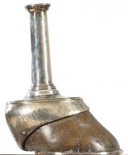 Lote 1164
Candelero de plata con pezuña de caballo, Inglaterra pp. S. XX.