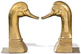 Lote 1167: Pareja de sujetapuertas de bronce en forma de cabeza de pato h. 1970.
