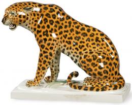 Lote 1173: Leopardo, figura de cerámica pintada y esmaltada. 
Segunda mitad S. XX