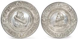 Lote 1249: Pareja de bandejas circulares de plata punzonada posiblemente colonial 1ª Ley.