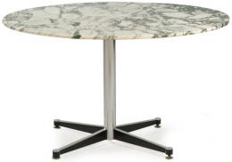 Lote 1291: Mesa de comedor redonda, con tapa de mármol, sobre pedestal y en acero y acero anodizado.
Italia, S. XX