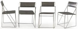 Lote 1335: Niels Jorgen Haugesen (Dinamarca, 1936-2013) para Hybodan (1977)
Juego de 4 sillas minimalistas fabricadas con varillas de acero cromado y un respaldo y asiento de acero perforado esmaltado en negro. 