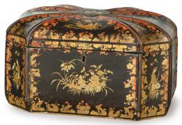Lote 1353: Caja china de laca con decoración dorada S. XIX.