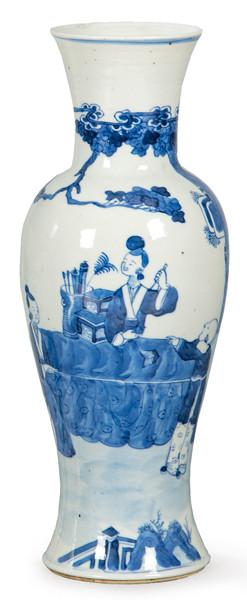 Lote 1360: Jarrón de porcelana china azul y blanco, Dinastía Qing época Kangxi (1662-1722).
