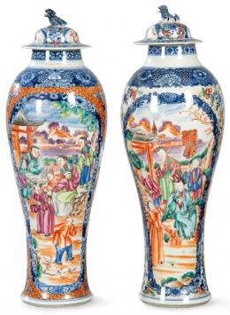 Lote 1367: Pareja de tibores de porcelana de Compañía de Indias con esmaltes polícromos, Dinastía Qing finales S. XVIII.