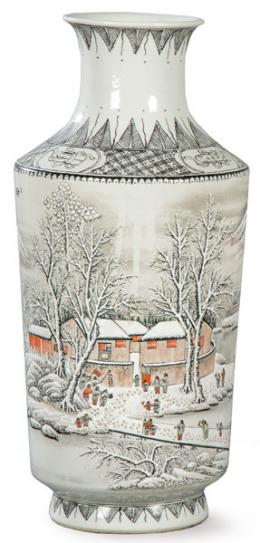 Lote 1383: Jarrón de porcelana china con esmaltes polícromos mediados S. XX