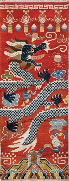 Lote 1395: Pequeña alfombra china en lana primer tercio S. XX.