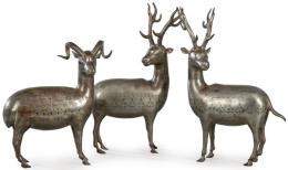 Lote 1423: Pareja de ciervos y un carnero en metal plateado nielado, Persa pp. S. XX.