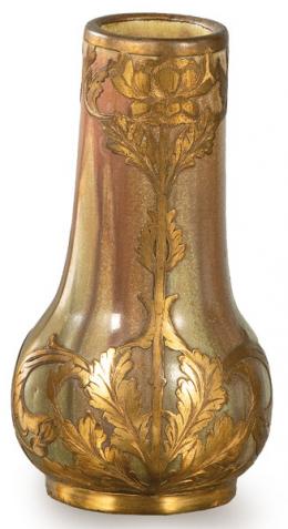 Lote 1427: Pequeño violetero Art Nouveau de loza flambeada con montura de latón calada, Francia h. 1900.