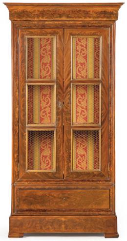 Lote 1434: Librería Louis Philippe en madera de caoba y palma de caoba con dos puertas e interior entelado.
Francia, segunda mitad S. XIX