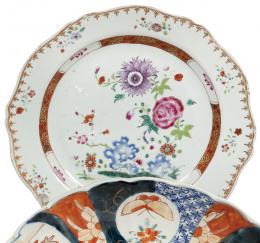 Lote 1469: Plato de porcelana de Compañía de Indias, Familia Rosa, Dinastía Qing, época de Qianlong (1736-95)