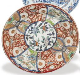 Lote 1470: Plato de porcelana Imari, Japón Periodo Meiji (1868-1902)