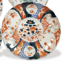 Lote 1472: Plato de porcelana japonesa Imari, Perido Meiji S. XIX.