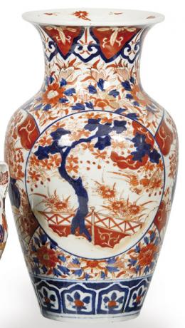 Lote 1474
Jarrón de porcelana china tipo Imari, Dinastíia Qing S. XIX.