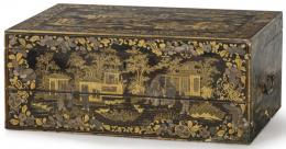 Lote 1479: Caja escritorio de madera lacada, policromada y dorada, China, Dinastía Qing S. XIX.