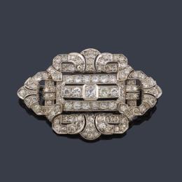 Lote 2049: Broche época 'art decó' con diamantes talla 'old cushion' y talla antigua de aprox. 6,65 ct en total. Años '30.