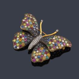 Lote 2246: LUIS GIL
roche en forma de mariposa con brillantes negros, incoloros y fancy de diferentes colores y gemas de color.
