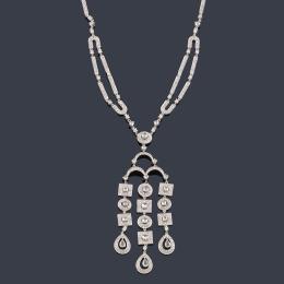 Lote 2258: Collar con diamantes talla brillante, holandesa y briolette en montura de oro blanco de 18K.