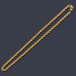Lote 2469: Cadena cordón realizada en oro amarillo de 18K.