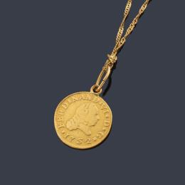 Lote 2485: Cadena y colgante de moneda de 1/2 escudo en oro amarillo.
La cadena es oro amarillo de 18K.