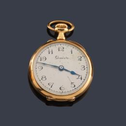 Lote 2541: Reloj de colgar en oro rosa de 18 K.