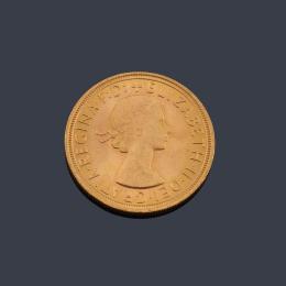Lote 2654: Reina Isabel de Inglaterra, libra en oro de 22 K.