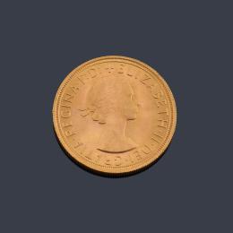 Lote 2656: Reina Isabel de Inglaterra, libra en oro de 22 K.