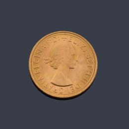 Lote 2657: Reina Isabel de Inglaterra, libra en oro de 22 K.