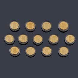Lote 2673: Trece monedas (Arras Reales) realizadas en plata de 925 y con un baño de oro de 24K.