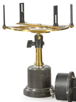 Lote 1009: Brújula niveladora de pínulas para ingeniería h. 1930.